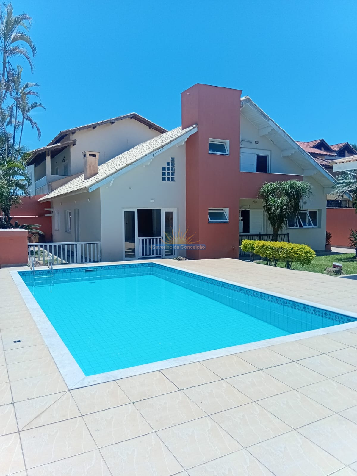 Casa de Alto Padrão à Venda – Pé na Areia no Parque Turístico