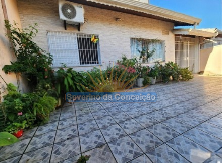 Casa à Venda no Centro de Peruíbe – A 600 Metros da Praia!