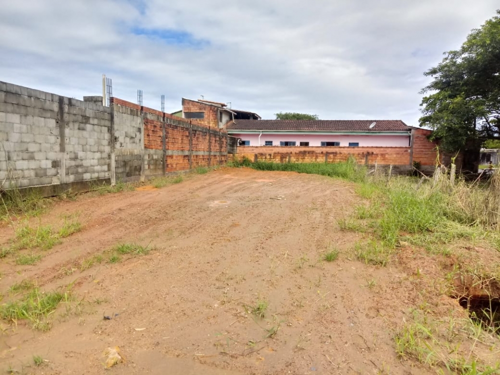 Vende-se terreno